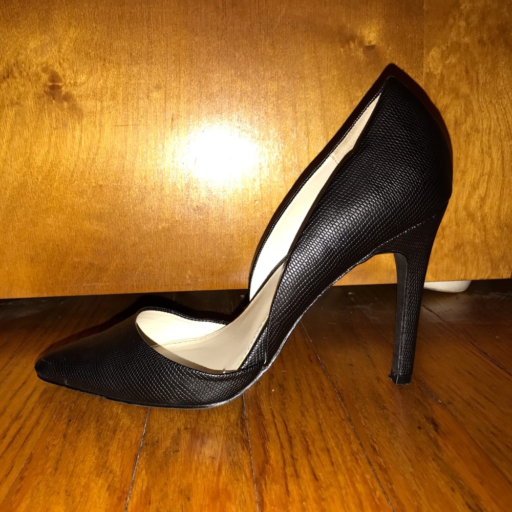 MIA Classic Black Pointed Toe Pump